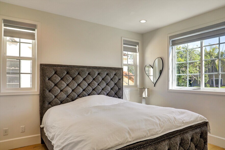 Building Photo - 10593 Kinnard Ave