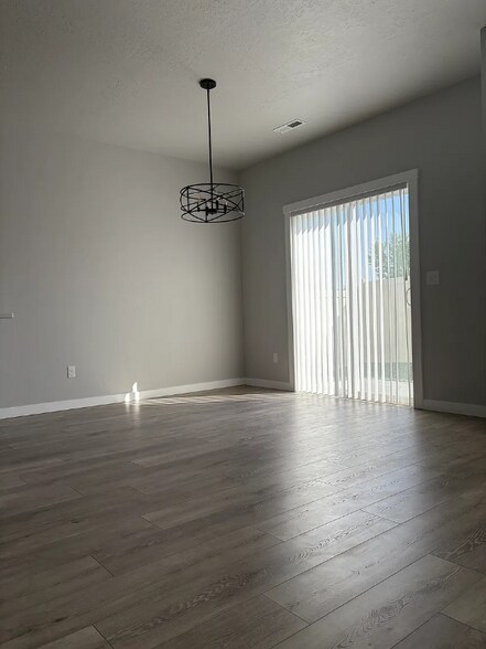 Building Photo - 4932 S Amorita Ave