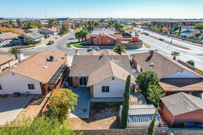 Building Photo - 3 Bed 2 bathrooms house 79936