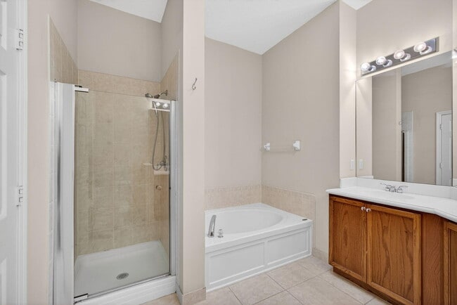 Building Photo - 4991 Bonsai Cir