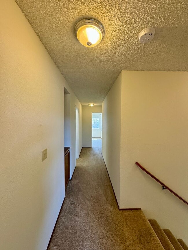 Building Photo - Spacious Home Located in the Desired Diabl...