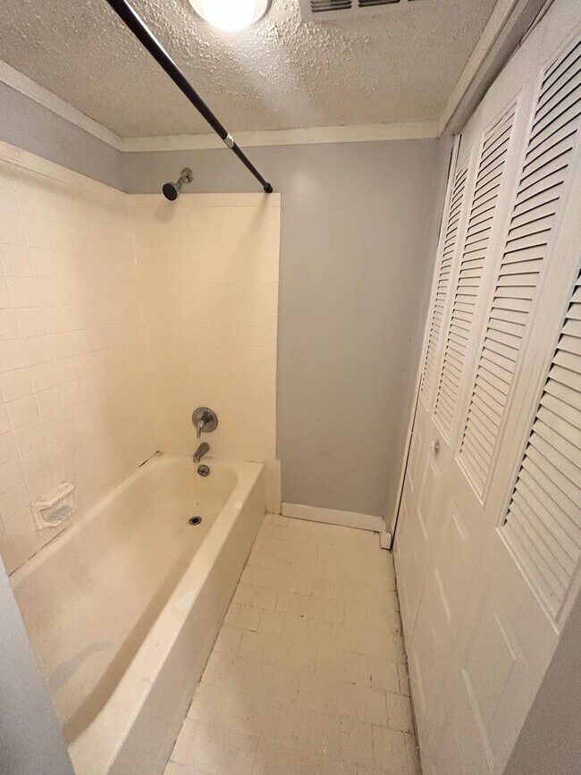 Building Photo - 6474 Kirby Trees Dr