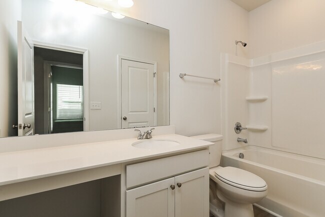 Building Photo - Beautiful Three Bedroom in Regal Farms