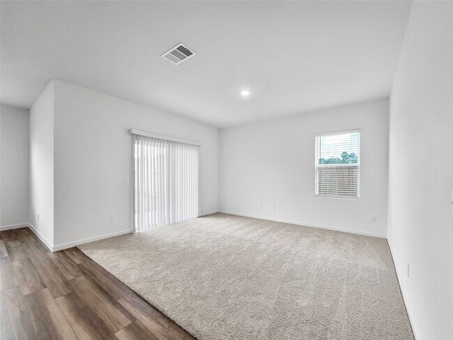 Building Photo - 28410 Selsdon Ct