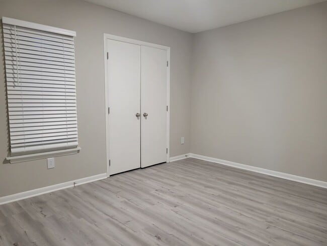 Building Photo - Duplex, Newly renovated, 2 bedroom with 2 ...