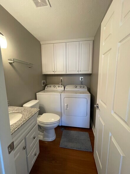 Building Photo - 7235 Creekview Dr