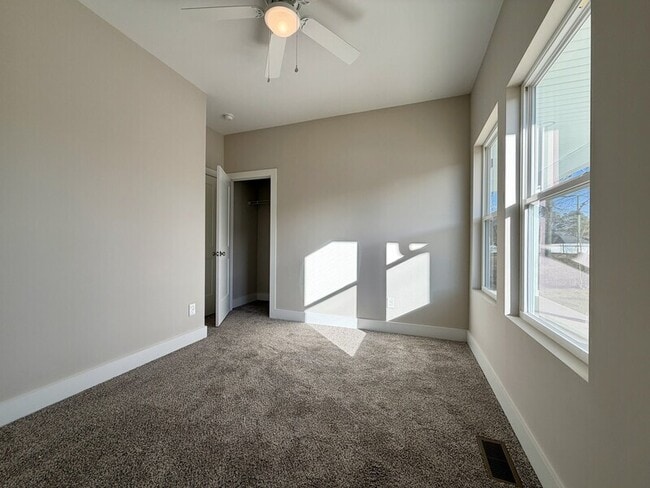 Building Photo - 75 Woodsdale Pl SE