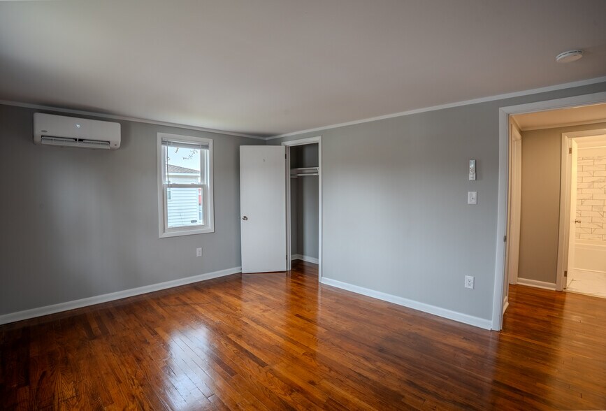 Building Photo - 152 Calvert St