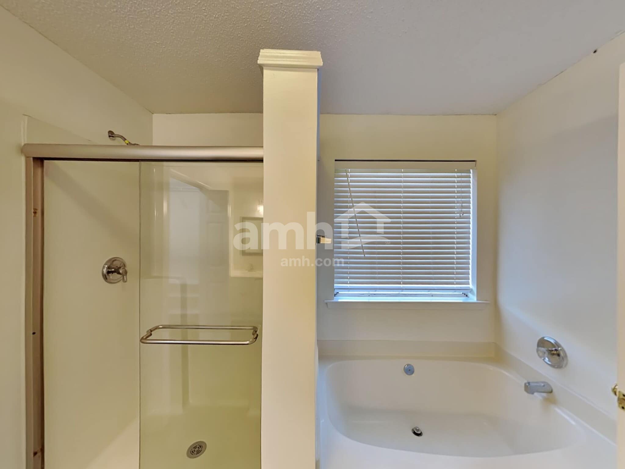 Building Photo - 11200 Longhedge Ln