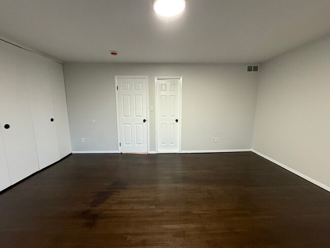 Building Photo - 440 Tall Oak Ln