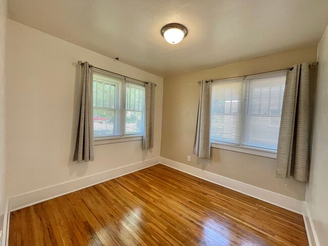 Building Photo - ADORABLE 4 bedroom standalone home - AVAIL...
