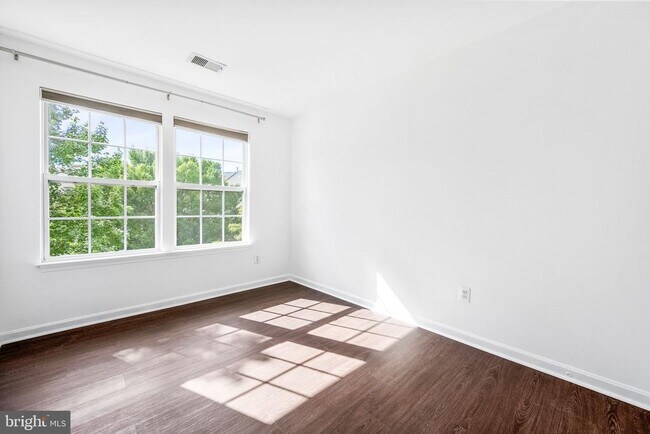 Building Photo - 21562 Iredell Terrace