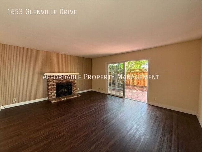 Building Photo - 1653 Glenville Dr