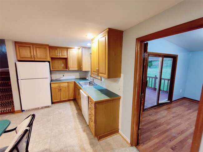 Building Photo - 813 Country Club Rd