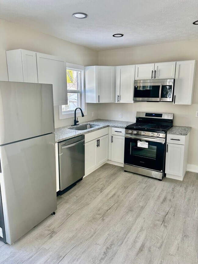 Building Photo - Charming Completely Remodeled Home!