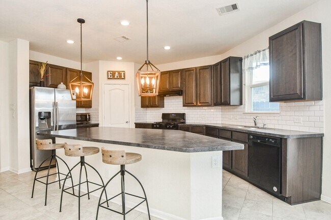 Building Photo - 5343 Castle Discordia St