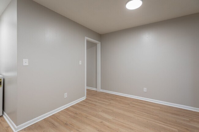 Building Photo - 3339 Pinewood Ave