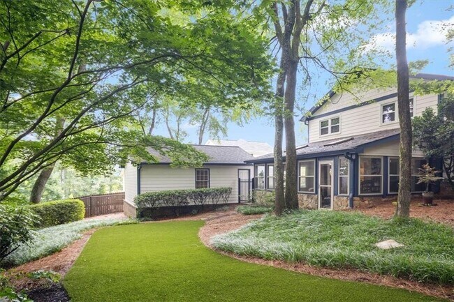 Building Photo - 4989 Kingswood Dr