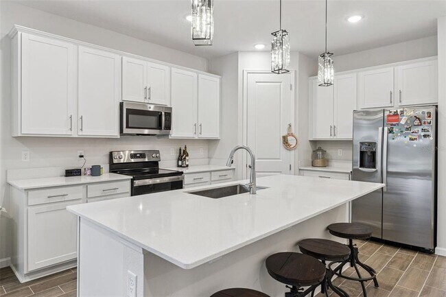 Building Photo - 654 Heritage Sq Dr