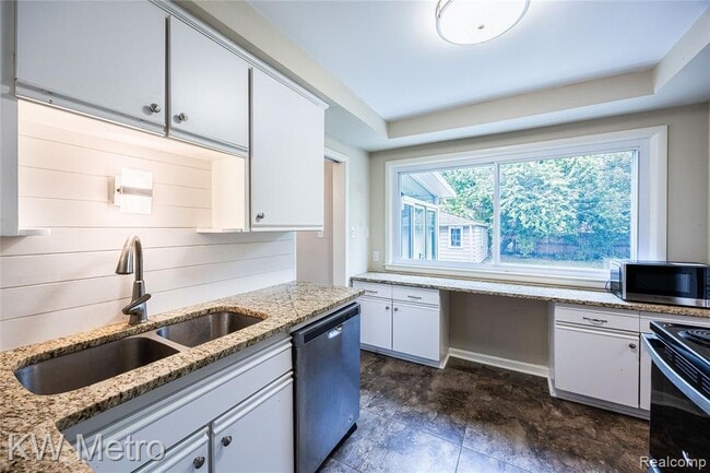 Building Photo - 1316 Lyons Ave