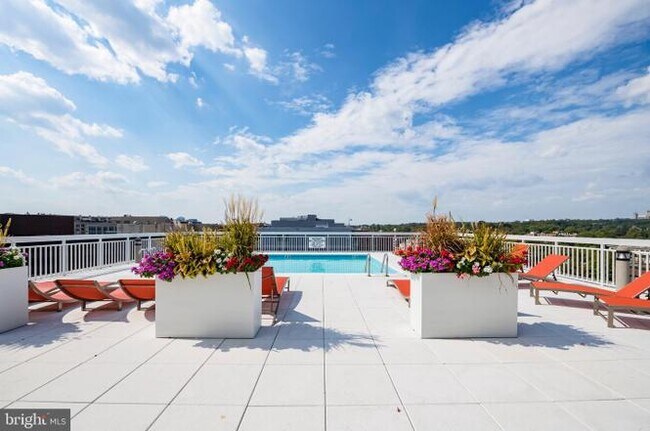 Building Photo - 1260 21st St NW