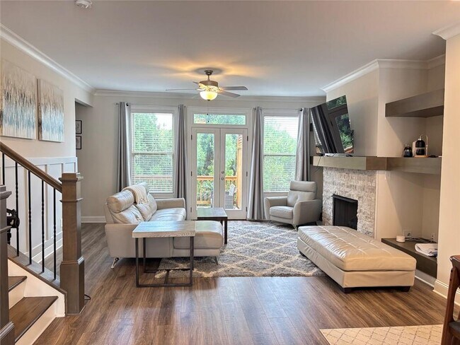 Building Photo - 7866 Laurel Crest Dr