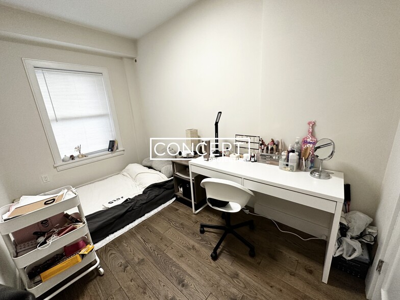 Building Photo - 988 Tremont St