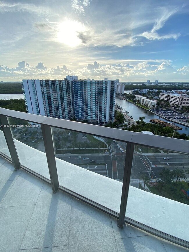 Building Photo - 15701 Collins Ave