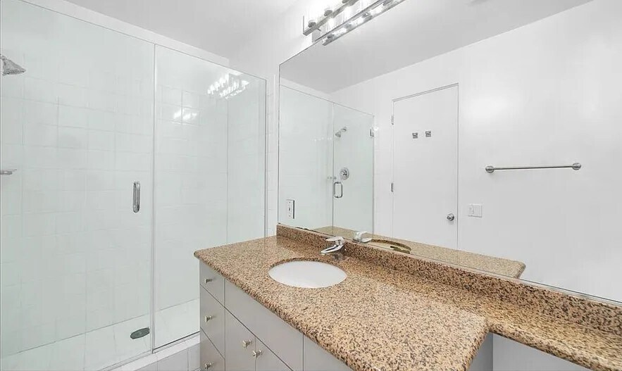 Building Photo - 330 S Barrington Ave