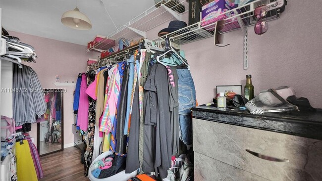 Building Photo - 6 Spinning Wheel Ln