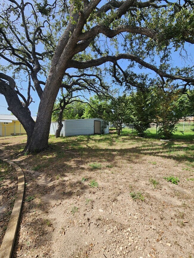Building Photo - 3/1 in West Lampasas