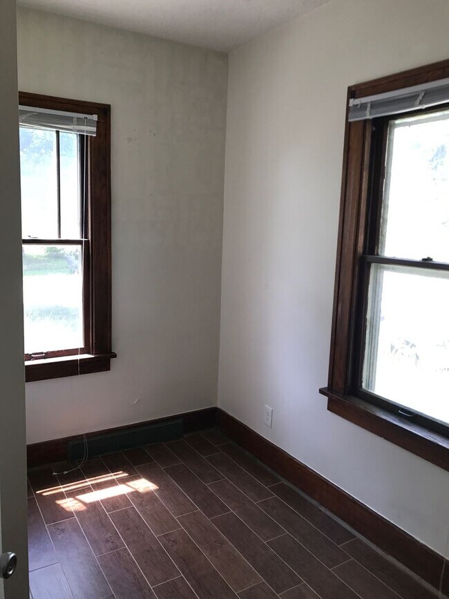 Building Photo - Spacious & Updated Craftsman House in Gifford Park