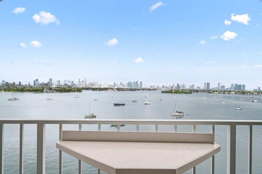 Building Photo - 1228 West Ave