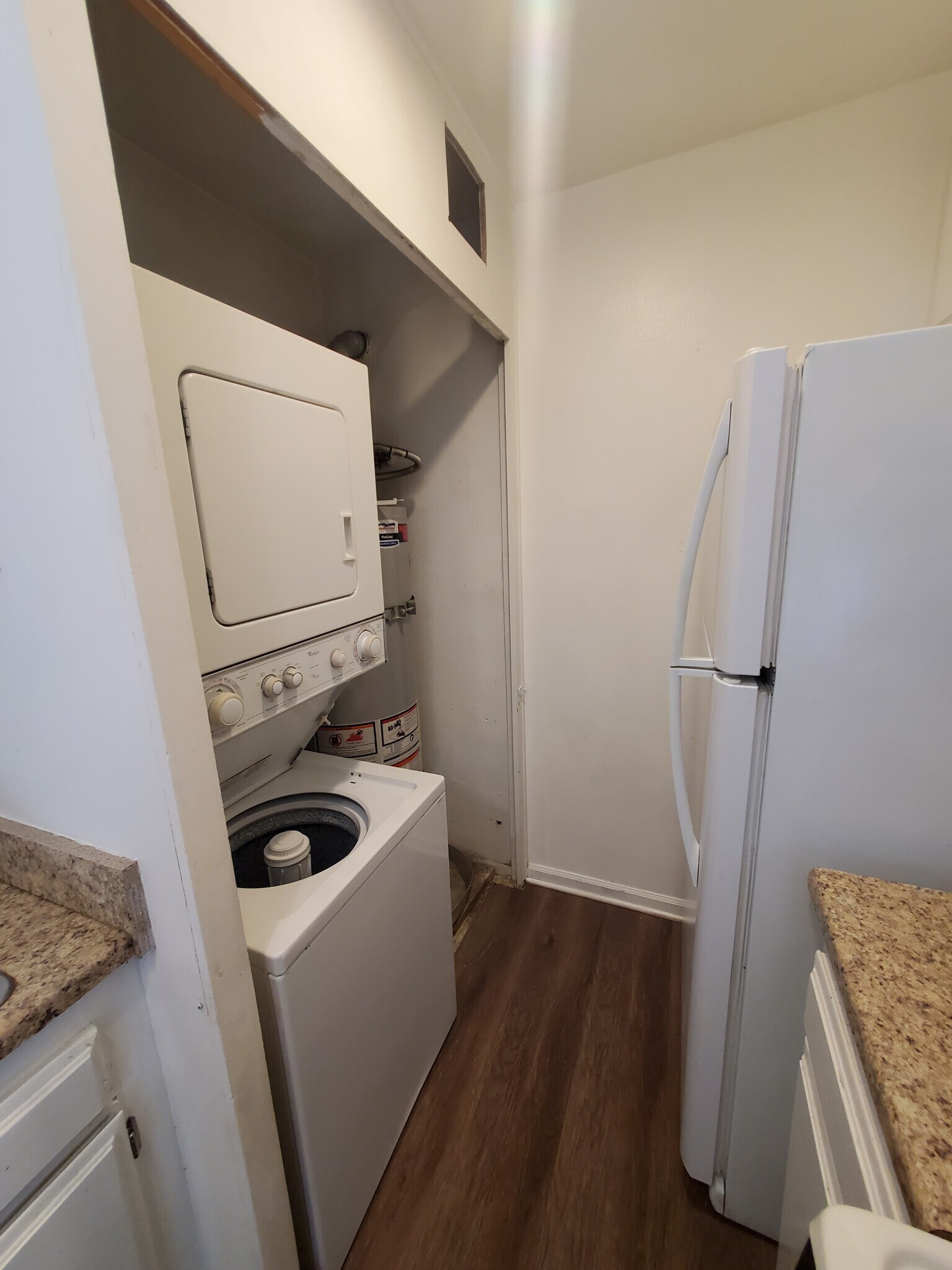 washer dryer - 8641 Glenoaks Blvd
