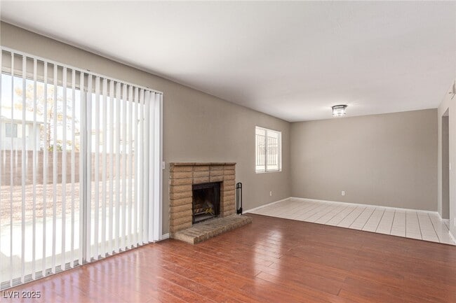 Building Photo - 557 Chelsea Dr