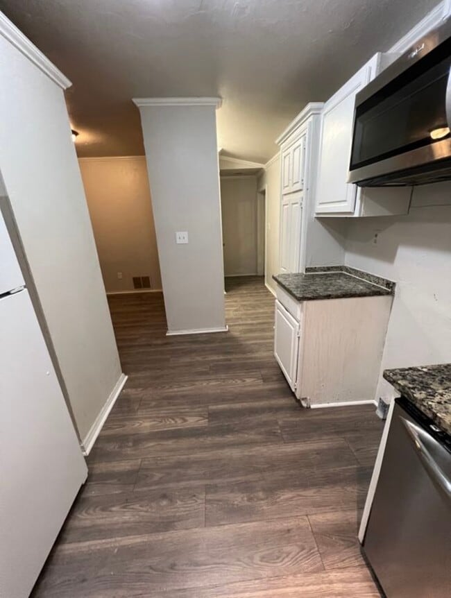 Building Photo - 12232 Woodland Hills Dr