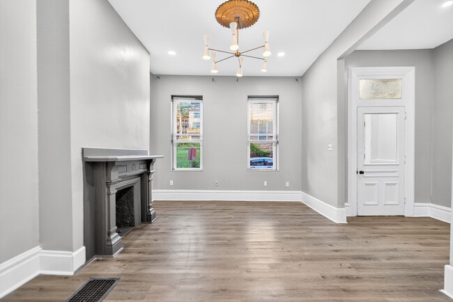 Building Photo - 517 Armandale St