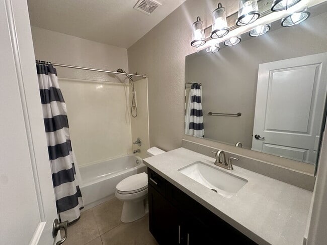 Building Photo - 305 S Wilson St