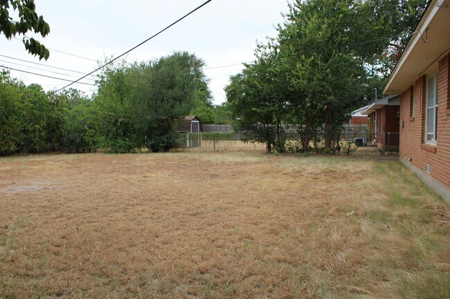 Building Photo - 4305 Randel Dr