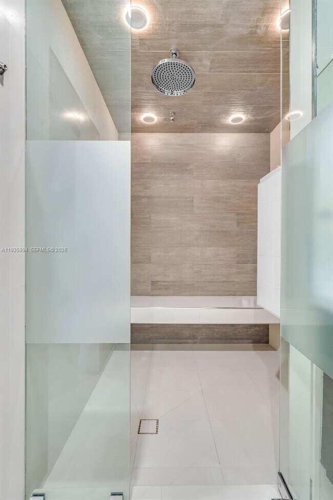 Building Photo - 900 Biscayne Blvd