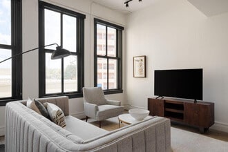 Building Photo - 505 E Travis St