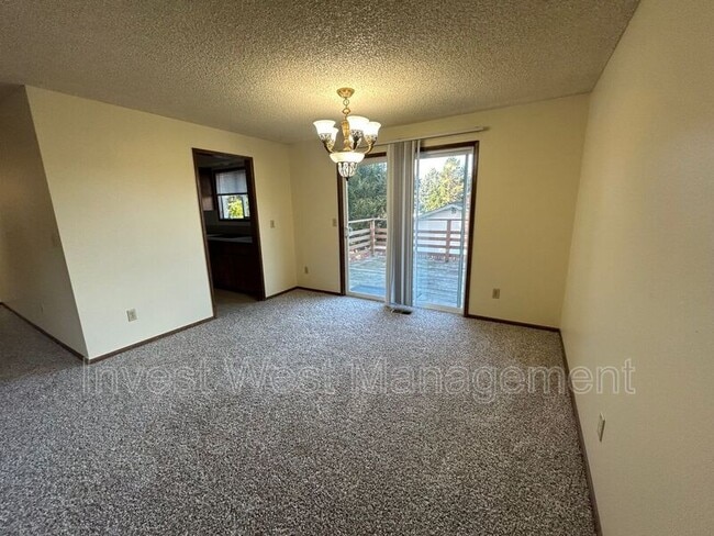 Building Photo - 2804 NE 113th St