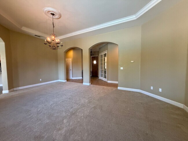 Building Photo - 5221 Clearly Ln