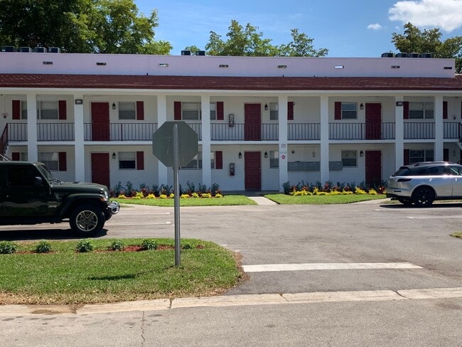 Interior Photo - 10120 NW 36 St Coral Springs, FL 33065