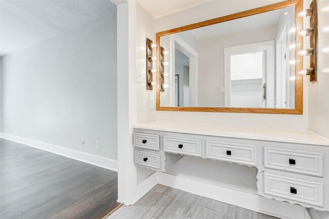 Building Photo - 22222 Greenbrook Dr