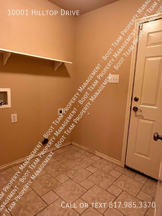 Building Photo - 10001 Hill Top Dr