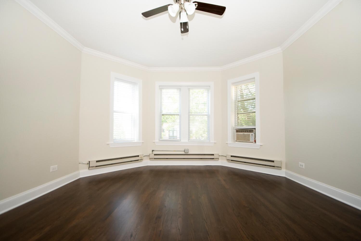 Building Photo - 3816 N Greenview Ave