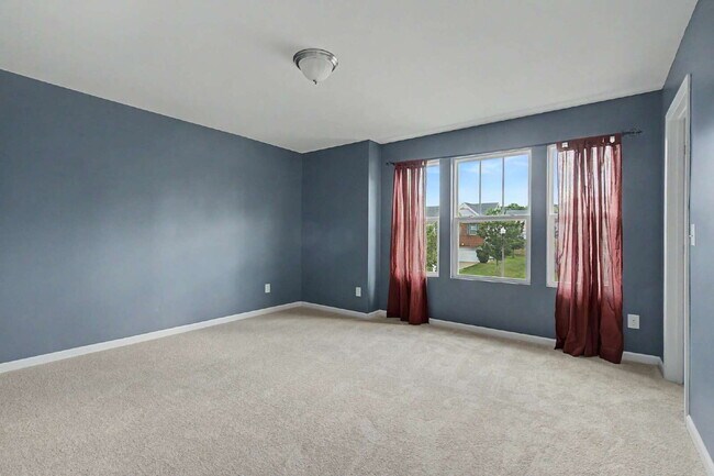Building Photo - 5-Bedroom Home w/ Fenced-in BackYard in Knightdale