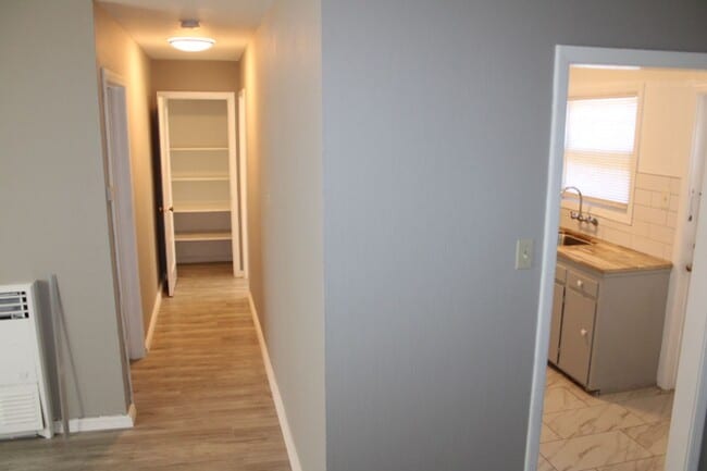 Building Photo - 400 33rd St