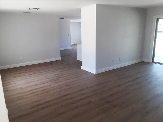 Building Photo - 1666 Sabal Palm Dr